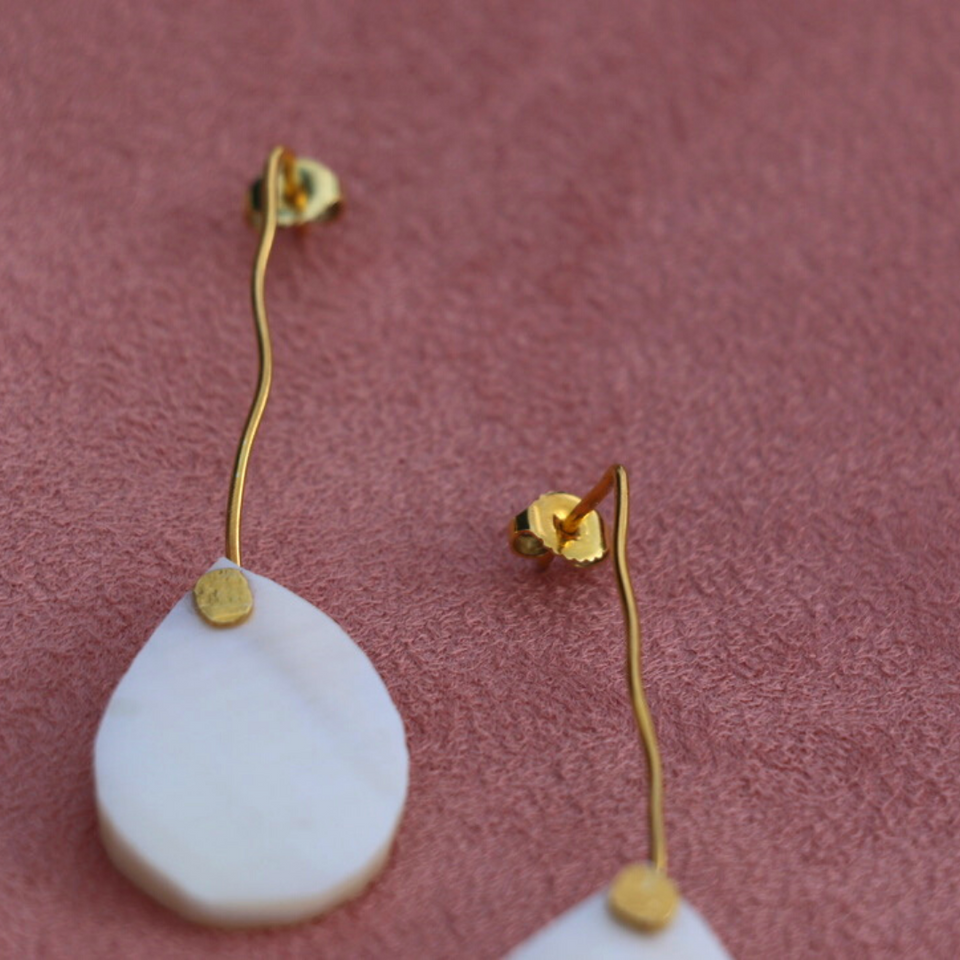 Gota: boucles d'oreilles en argent éthique et nacre