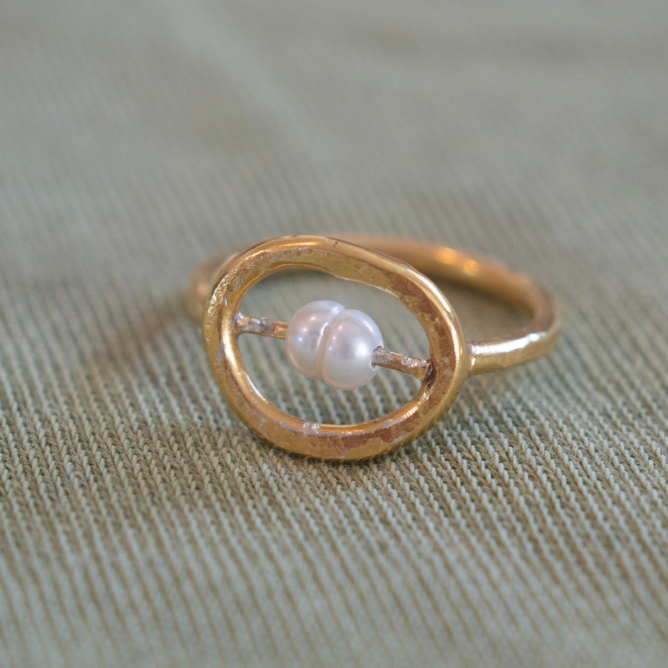 Bague et jeu de perle fine