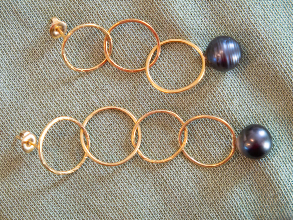 Boucles d'oreilles asymétriques, perle