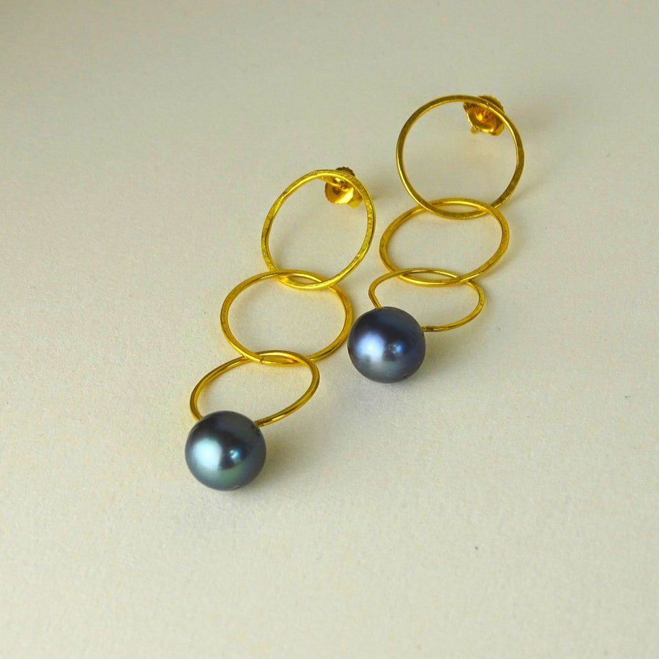 Boucles d'oreilles asymétriques, perle